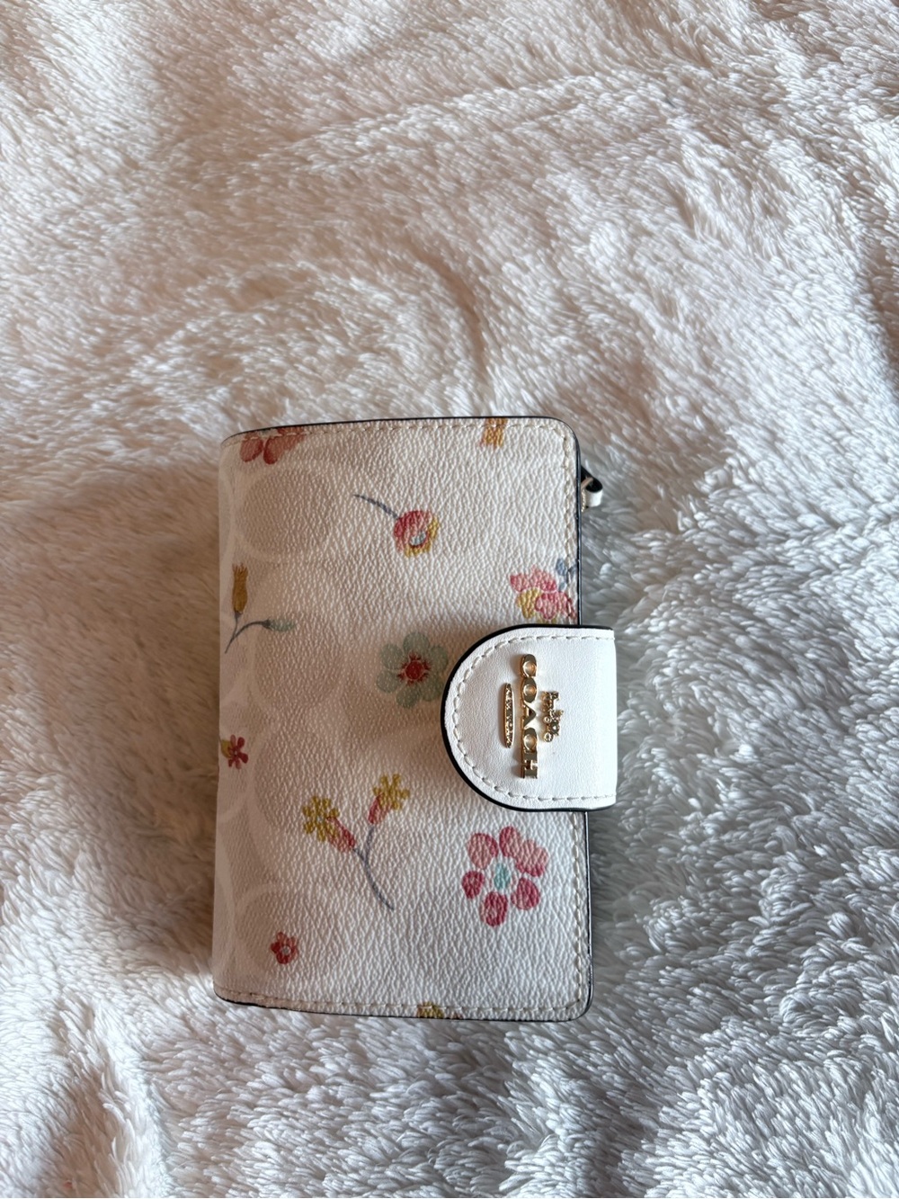 Coach Medium Corner Wallet in Floral and White